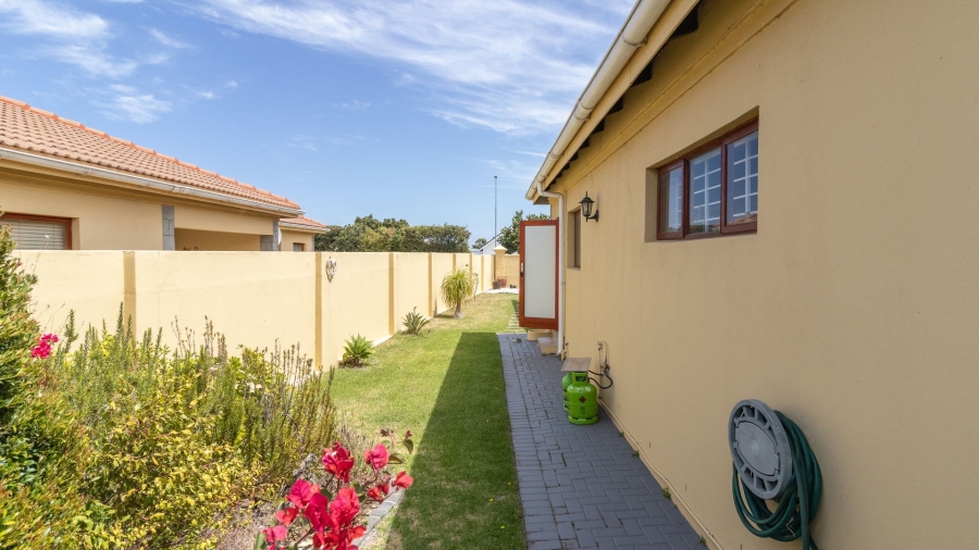 3 Bedroom Property for Sale in Sandbaai Western Cape